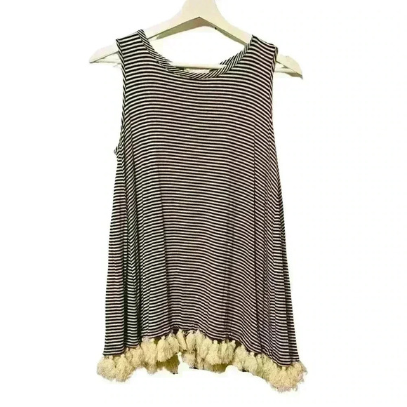pebble and stone Tops - Anthropologie Pebble and Stone Women’s small sleeveless top fringe navy cream